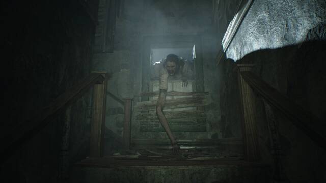 Resident Evil 7 derrotar a Marguerite (2) - Marguerite intentando atraparte