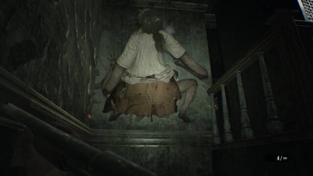 Resident Evil 7 derrotar a Marguerite (2) - Marguerite incubando