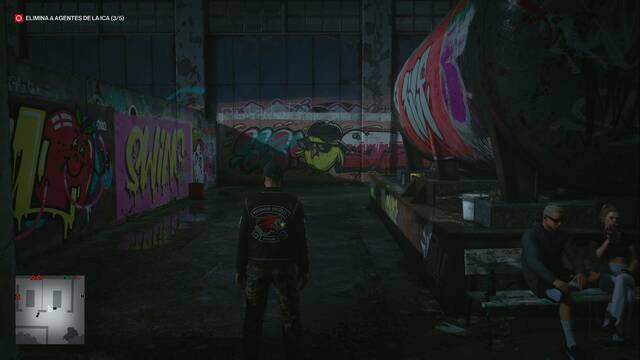Hitman 3 - Ornitologa sobre cemento - Grafiti a la izquierda de la entrada