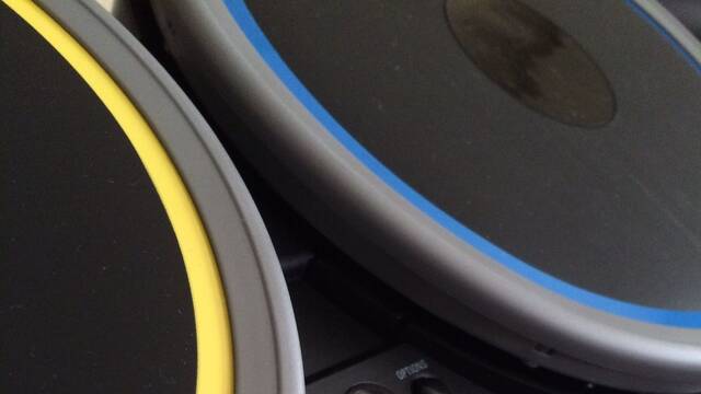 Los instrumentos de Rock Band 4 - 