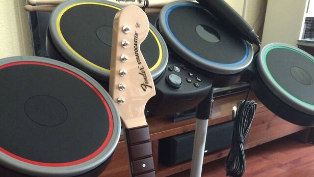 Los instrumentos de Rock Band 4 - 