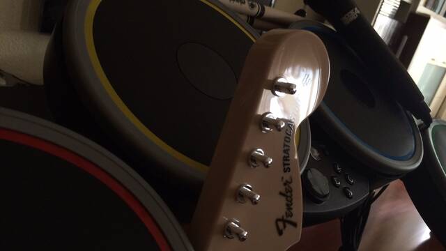 Los instrumentos de Rock Band 4 - 