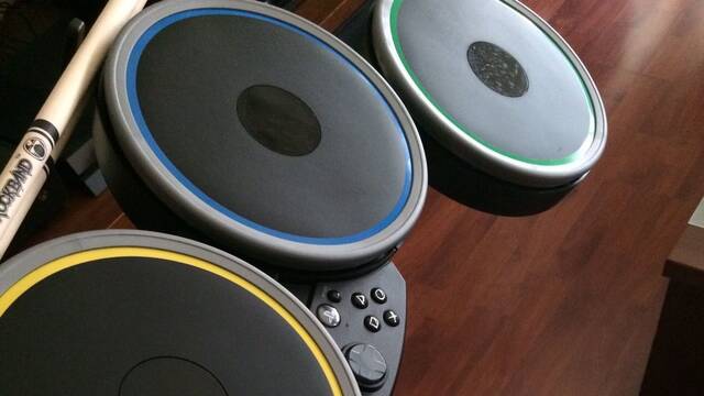 Los instrumentos de Rock Band 4 - 
