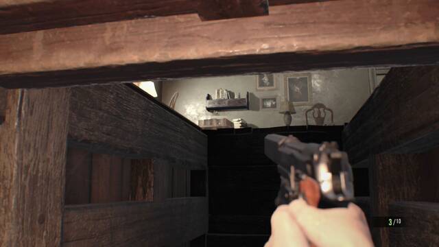 Resident Evil 7 Ethan debe morir - Dispara a la caja