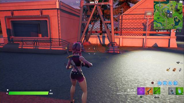 Fortnite Battle Royale - Coloca micros en ubicaciones clave - Estacion de Lago Canoa, al pie de la torre oeste