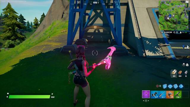 Fortnite Battle Royale - Coloca micros en ubicaciones clave - Estacion al sur del Cataclismo, torre azul al este