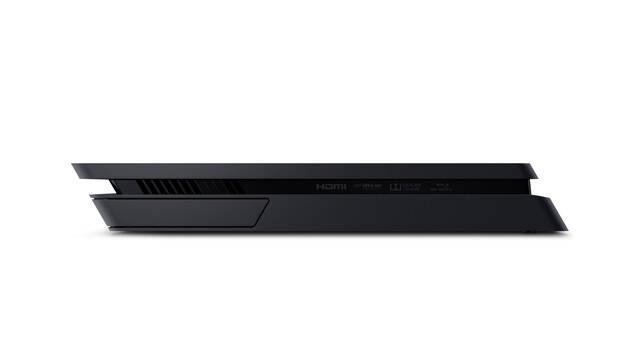 PlayStation 4 slim -