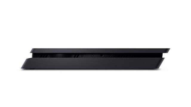 PlayStation 4 slim -